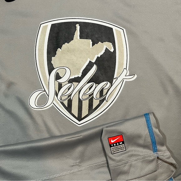 Nike DryFit T-Shirt Size Small - Picture 3 of 4